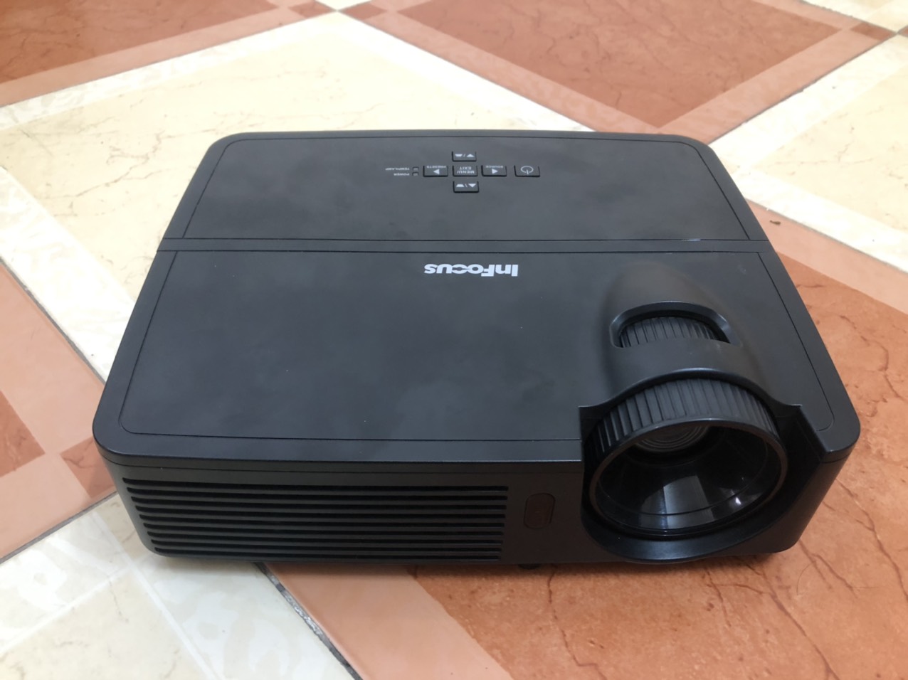 Máy chiếu INFOCUS IN114XV qua sử dụng Máy chiếu INFOCUS IN114XV qua sử dụng