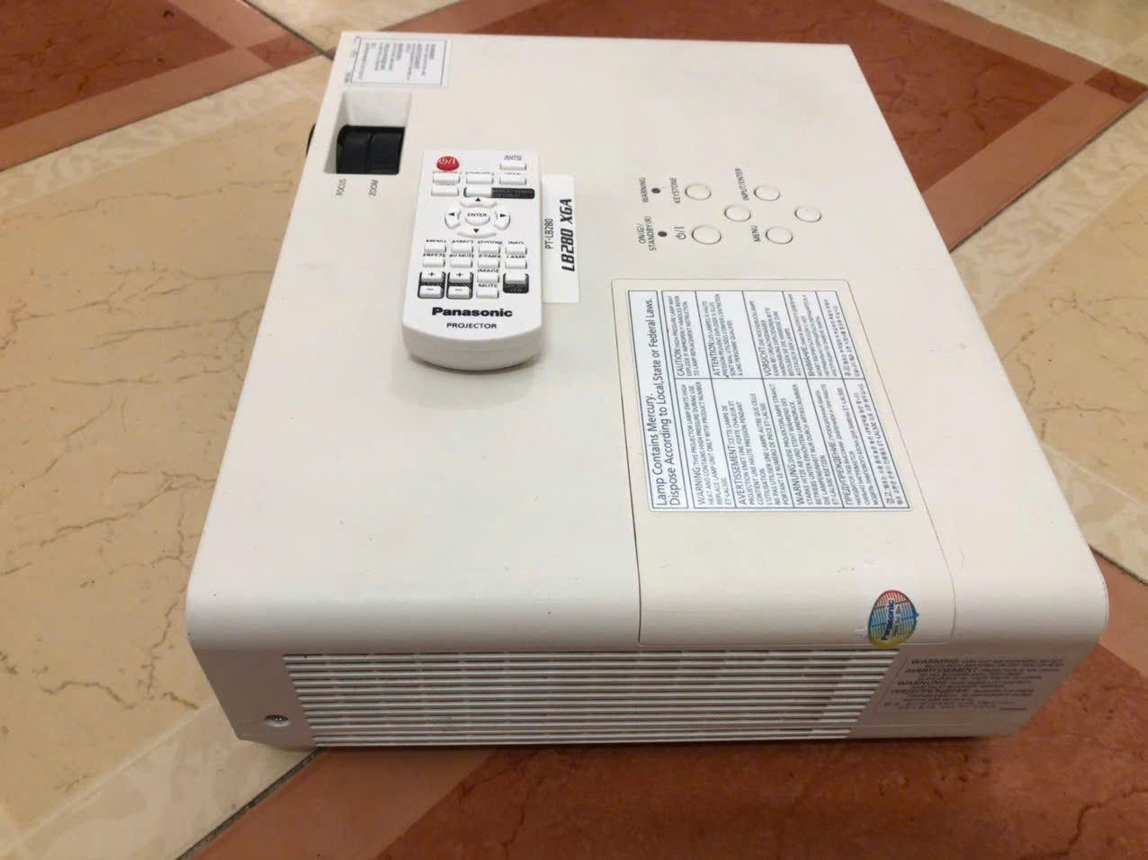 Máy chiếu Panasonic LB 280 qua sử dụng Máy chiếu Panasonic LB 280 qua sử dụng