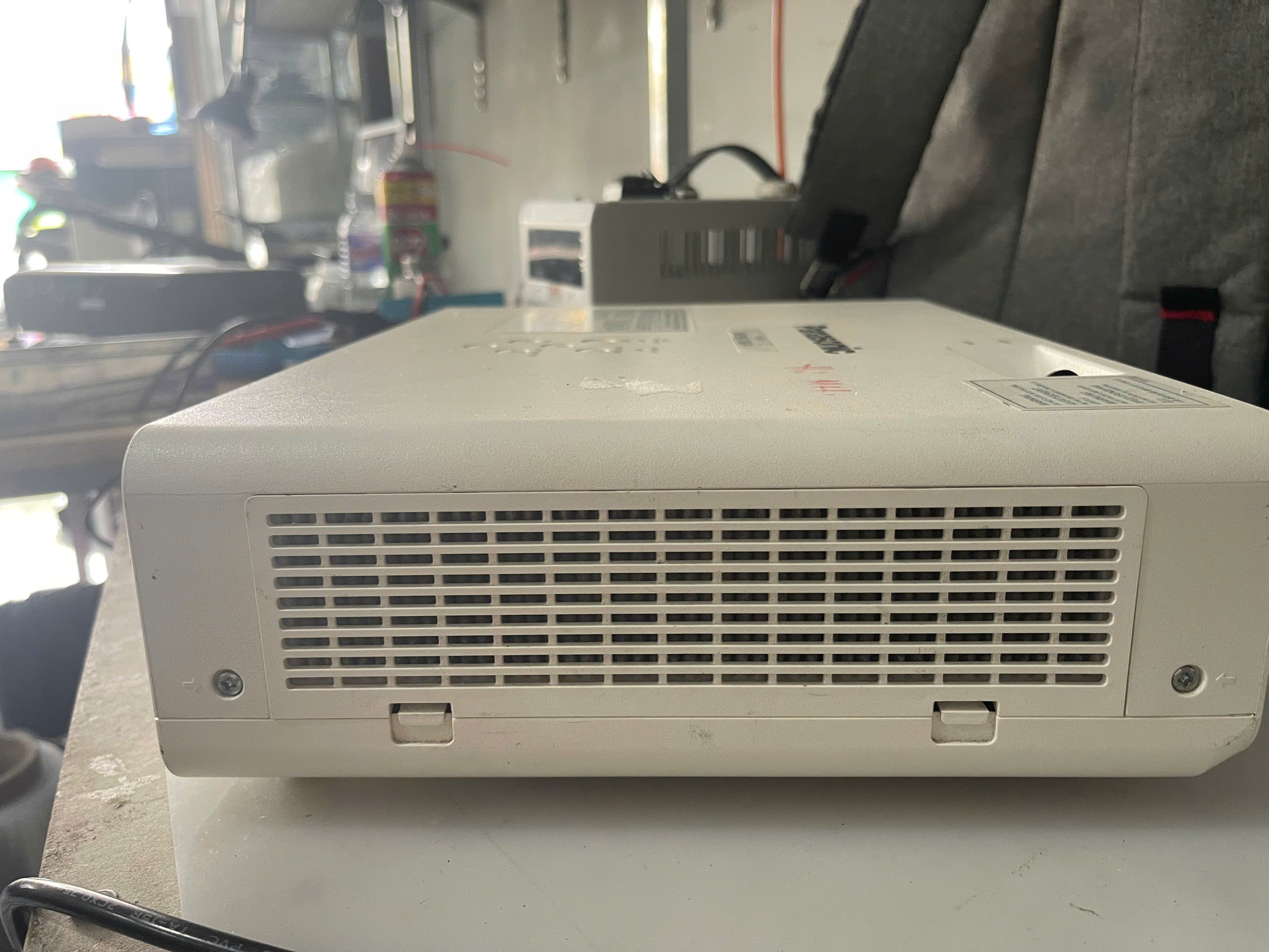 Máy chiếu Panasonic LB 353 qua sử dụng Máy chiếu Panasonic LB 353 qua sử dụng